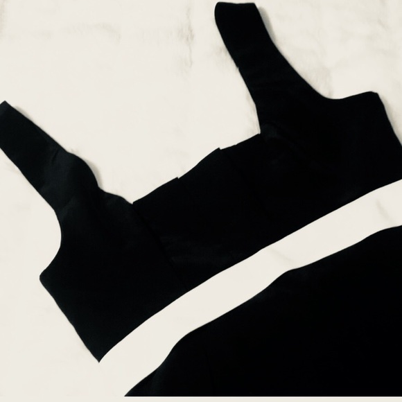 NWT Black Halo Box Pleated Blouse. - Picture 2 of 5